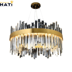 Đèn thả pha lê Tinceli nổi bật với thiết kế tinh xảo cùng các chi tiết pha lê lấp lánh, mang đến điểm nhấn sang trọng cho không gian nội thất.