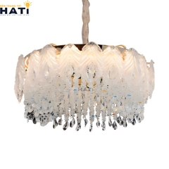 Đèn thả pha lê Xaviera Lux 1 tầng mang phong cách sang trọng cùng hiệu ứng ánh sáng lung linh, phù hợp trang trí phòng khách, bàn ăn hoặc khu vực sảnh hiện đại.