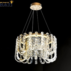 Đèn thả pha lê Zephiron cao cấp với các hạt pha lê lấp lánh, tạo điểm nhấn ấn tượng cho phòng khách, bàn ăn hoặc không gian sang trọng