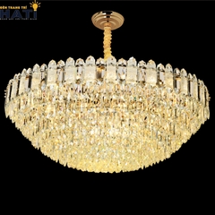 Với thiết kế sang trọng cùng các dải pha lê phản chiếu ánh sáng lung linh, đèn thả pha lê Zephyrella tạo điểm nhấn ánh sáng ấn tượng cho căn hộ, nhà phố và biệt thự hiện đại.