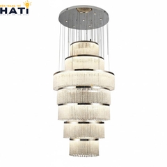 Đèn thả thông tầng Elvino phù hợp lắp đặt tại khu vực cầu thang, giếng trời hoặc sảnh nhà, giúp không gian trở nên rộng mở và đẳng cấp hơn.