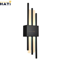 Đèn tường decor Kaelis màu đen phù hợp cho phòng khách, phòng ngủ hoặc hành lang, mang đến không gian hiện đại và cá tính