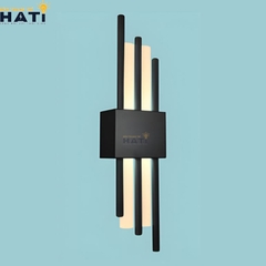 Đèn tường decor Kaelis màu đen phù hợp cho phòng khách, phòng ngủ hoặc hành lang, mang đến không gian hiện đại và cá tính