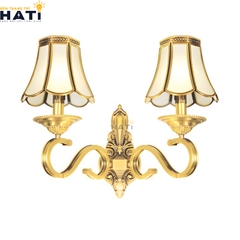 Đèn tường đồng Tious 2 bóng được chế tác từ chất liệu đồng cao cấp, thiết kế tinh xảo, phù hợp lắp đặt phòng khách, hành lang, cầu thang hoặc phòng ngủ, tạo điểm nhấn nổi bật cho nội thất.