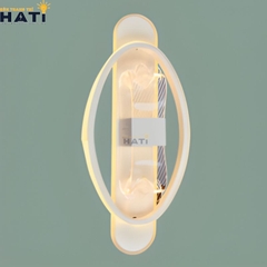 Đèn tường LED Maelor màu trắng mang đến vẻ đẹp tinh tế, thanh lịch cho không gian nội thất, kết hợp ánh sáng hài hòa và dễ dàng phối hợp nhiều phong cách thiết kế.