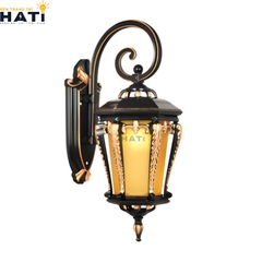 Đèn tường ngoài trời cổ điển Ardynel màu đen sở hữu thiết kế mạnh mẽ, sang trọng, phù hợp lắp đặt tại cổng, ban công, sân vườn và tường rào.
