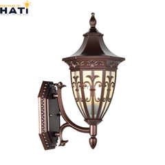 Đèn tường ngoài trời cổ điển Vesper sở hữu thiết kế tinh tế, phù hợp lắp đặt tại cổng, tường rào, ban công và khu vực sân vườn