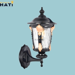 Đèn tường ngoài trời cổ điển Wren mang phong cách hoài cổ tinh tế, phù hợp lắp đặt tại cổng, ban công, sân vườn và khu vực tường rào.