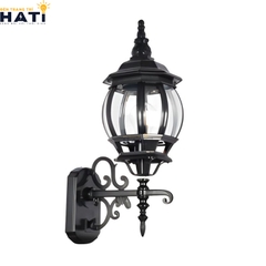 Đèn tường ngoài trời cổ điển Yorrin sở hữu thiết kế sang trọng, phù hợp lắp đặt tại cổng, tường rào, ban công và khu vực sân vườn