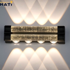 Mẫu đèn tường ngoài trời Abner 8 bóng phong cách hiện đại, ánh sáng lan tỏa đều, giúp không gian ngoại thất thêm nổi bật và đảm bảo an toàn khi sử dụng ban đêm.