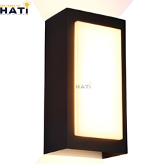 Mẫu đèn tường ngoài trời Anders màu đen phong cách tối giản, ánh sáng ổn định, giúp không gian ngoại thất trở nên sang trọng và an toàn vào ban đêm.