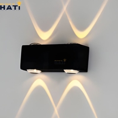 Mẫu đèn tường ngoài trời Arvid 4 bóng phong cách hiện đại, ánh sáng lan tỏa đều, giúp không gian ngoại thất trở nên ấn tượng và đảm bảo an toàn vào ban đêm.