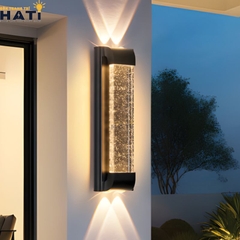 Đèn tường ngoài trời hiện đại Blaise thiết kế tinh gọn, chống nước hiệu quả, phù hợp lắp đặt tại mặt tiền, ban công và khu vực sân vườn.