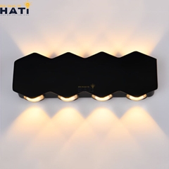 Đèn tường ngoài trời hiện đại Brylor màu đen 8 bóng sở hữu thiết kế mạnh mẽ, hiện đại, phù hợp chiếu sáng mặt tiền, sân vườn và lối đi ngoài trời