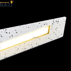 Đèn tường ngoài trời hiện đại Delyx sở hữu thiết kế hiện đại, tinh tế, phù hợp chiếu sáng mặt tiền, ban công và lối đi ngoài trời.