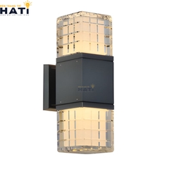 Đèn tường ngoài trời hiện đại Gannon nổi bật với thiết kế hiện đại, đường nét dứt khoát, phù hợp lắp đặt cho sân vườn, ban công và khu vực mặt tiền.