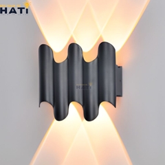 Mẫu đèn tường ngoài trời Jorvex màu đen mang phong cách hiện đại, ánh sáng ổn định, giúp không gian ngoại thất trở nên sang trọng và an toàn hơn