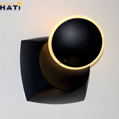 Mẫu đèn tường ngoài trời Nirex phong cách hiện đại, ánh sáng ổn định, giúp không gian ngoại thất thêm nổi bật và đảm bảo an toàn khi sử dụng ban đêm