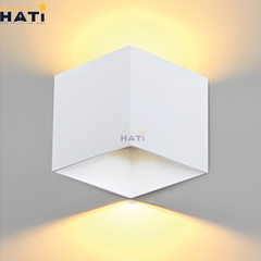 Đèn tường ngoài trời hiện đại Olyrex màu trắng sở hữu thiết kế tinh giản, chống nước tốt, phù hợp lắp đặt tại mặt tiền, ban công và sân vườn