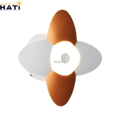 Đèn tường ngoài trời hiện đại Quirex 4 bóng thiết kế ấn tượng, chiếu sáng mạnh mẽ, phù hợp lắp đặt tại mặt tiền, cổng nhà và khu vực sân vườn rộng