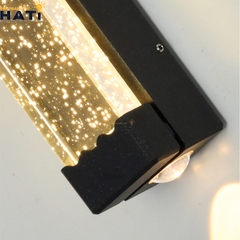 Đèn tường ngoài trời hiện đại Syrex thiết kế hiện đại, chống nước tốt, phù hợp lắp đặt tại mặt tiền, ban công và khu vực sân vườn.