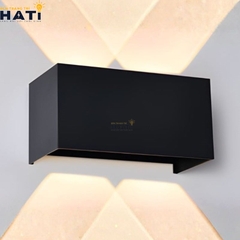 Đèn tường ngoài trời hiện đại Wyrion màu đen sở hữu thiết kế hiện đại, mạnh mẽ, phù hợp chiếu sáng mặt tiền, sân vườn và lối đi.
