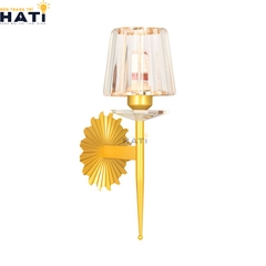 Đèn tường pha lê Harlan thiết kế sang trọng với chất liệu pha lê cao cấp, phù hợp lắp đặt tại phòng khách, sảnh, ban công và không gian ngoại thất sang trọng.