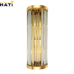 Mẫu đèn tường pha lê Kenric phong cách hiện đại, ánh sáng lung linh phản chiếu qua các hạt pha lê, giúp không gian thêm nổi bật, tinh tế và tạo điểm nhấn thẩm mỹ đẳng cấp.