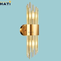 Mẫu đèn tường pha lê Langston phong cách hiện đại, ánh sáng lung linh phản chiếu qua các hạt pha lê, giúp không gian thêm nổi bật, tinh tế và tạo điểm nhấn thẩm mỹ cao.