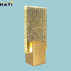 Đèn tường pha lê Leland mang đến vẻ đẹp sang trọng, tinh tế, tạo điểm nhấn nổi bật cho không gian phòng khách và phòng ngủ hiện đại.