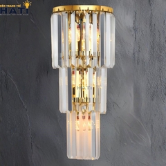 Đèn tường pha lê Magnus nổi bật với thiết kế tinh xảo, mang đến ánh sáng lung linh giúp không gian trở nên sang trọng và ấn tượng