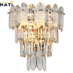 Đèn tường pha lê Neville là lựa chọn lý tưởng để tạo điểm nhấn nội thất, phù hợp cho phòng khách, phòng ngủ và hành lang cao cấp