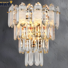 Đèn tường pha lê Neville là lựa chọn lý tưởng để tạo điểm nhấn nội thất, phù hợp cho phòng khách, phòng ngủ và hành lang cao cấp