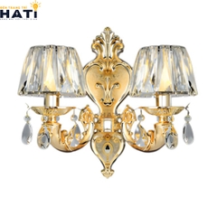 Đèn tường pha lê Osric 2 bóng nổi bật với thiết kế cân đối, ánh sáng lung linh giúp không gian trở nên sang trọng và ấn tượng