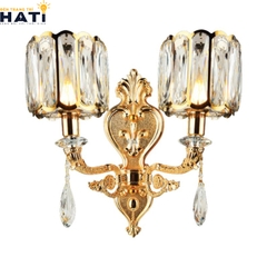 Đèn tường pha lê Percival 2 bóng nổi bật với thiết kế cân đối, ánh sáng lấp lánh giúp không gian trở nên sang trọng và ấn tượng