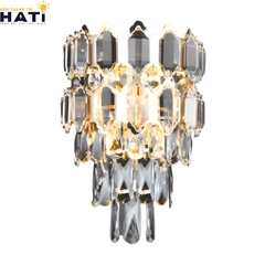 Đèn tường pha lê Phineas là lựa chọn hoàn hảo để tạo điểm nhấn đẳng cấp, phù hợp cho phòng khách, phòng ngủ và không gian nội thất cao cấp.