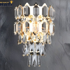 Đèn tường pha lê Phineas là lựa chọn hoàn hảo để tạo điểm nhấn đẳng cấp, phù hợp cho phòng khách, phòng ngủ và không gian nội thất cao cấp.