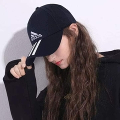 Mũ Adidas đen trơn