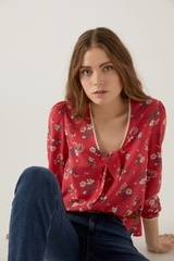 Áo đỏ cổ V nơ Springfield