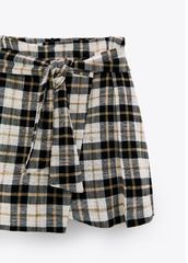 Chân váy kẻ Zara