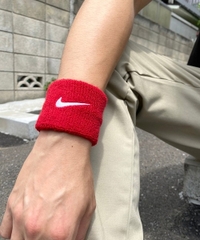 Phụ kiện đeo tay đỏ Nike