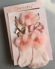 Set quà buộc tóc, kẹp tóc, tất in chữ Kids Socks Hàn Quốc Chicbaby