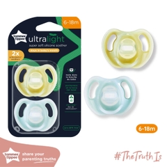 Set 2 ty ngậm silicon 6-18 tháng siêu nhẹ Tommee Tippee Ultra Light màu ngẫu nhiên