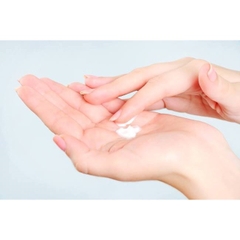 Hatomugi Kem dưỡng da tay hand cream 65g