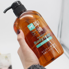 Sữa Tắm Kumano Làm Sạch & Dưỡng Ẩm Từ Dầu Ngựa 600ml Cosme Station Horse Oil Body Soap