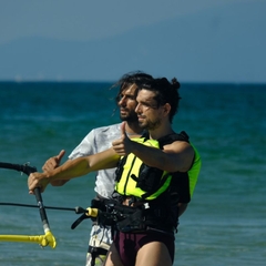 Cho Thuê Bộ Lướt Ván Diều - Kitesurfing Rental