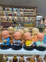 Bộ 4 chú tiểu cầm kỳ lò xo-NĐ