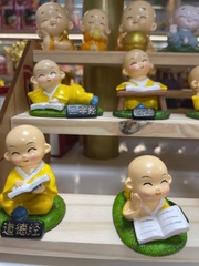 Chú tiểu đọc sách vàng/xanh-BL