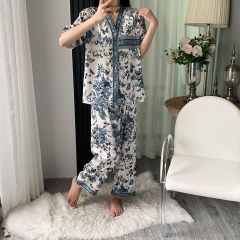 : Đồ ngủ Pijama lụa cao cấp 3 món họa tiết xanh hoàng gia sang trọng DN418240