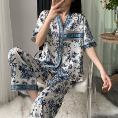 : Đồ ngủ Pijama lụa cao cấp 3 món họa tiết xanh hoàng gia sang trọng DN418240
